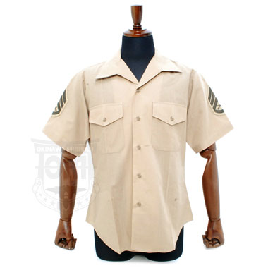 米軍払い下げ品 軍用実物

USMC カーキ ドレスシャツ 半袖

SHIRT MANS POLY/WOOL MC SHORT SLEEVE KAKI 2122

海兵隊 礼服用のカーキドレスシャツ

ジーンズなどにも良く合うシャツです。
普段用のシャツとしていかがでしょうか？


※タグの表記や素材、腕章がイメージ画像と異なる場合がございます。
ご了承の程、宜しくお願致します(形状は同じ)。
